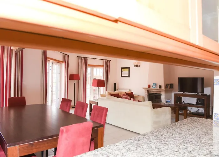 Casa Querida بيت للعطل Óbidos